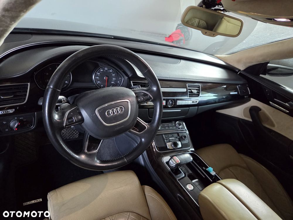 Audi A8 - 4