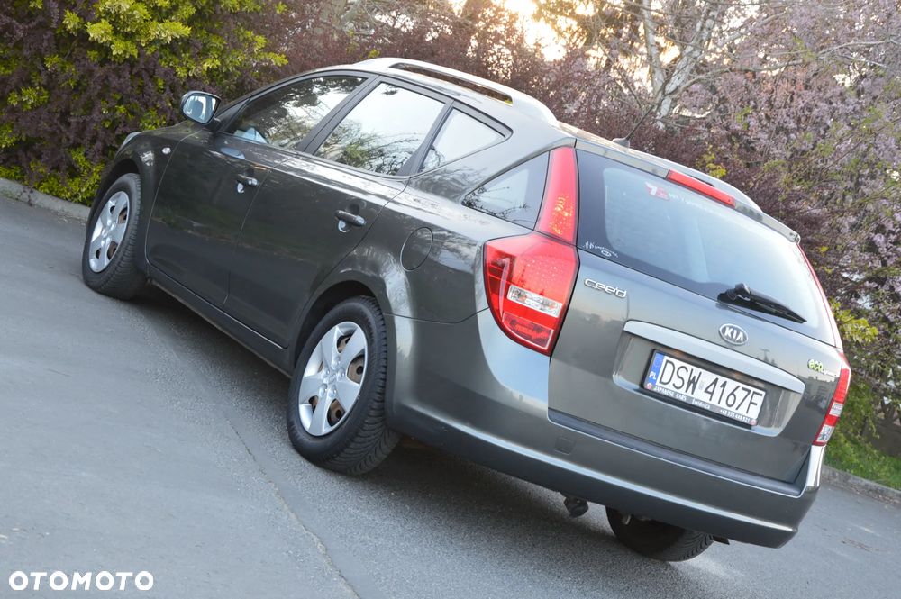 Kia Ceed 1.4 CVVT Dream-Team Edition - 16