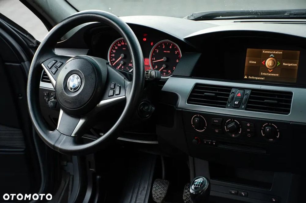 BMW Seria 5 520i - 20