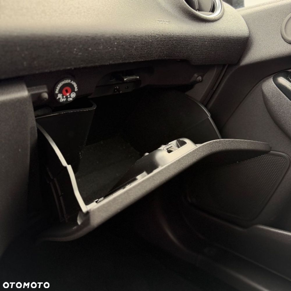 Ford Fiesta - 32