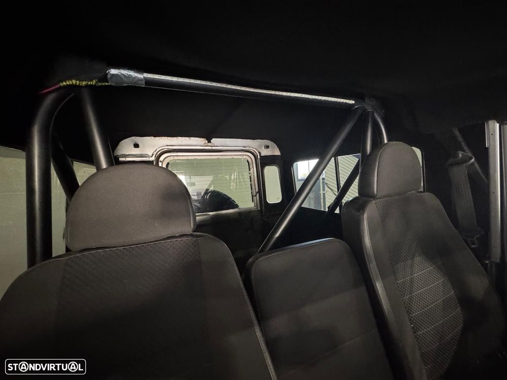 Land Rover Defender 90 2.5 TD5 Metal Top - 11