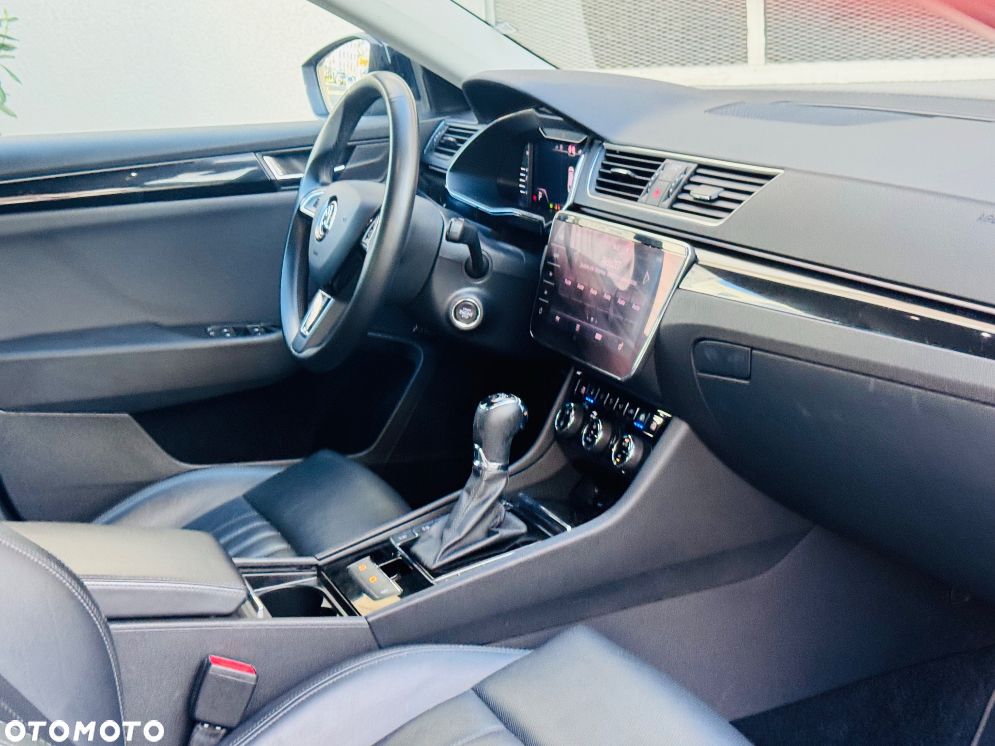 Skoda Superb 2.0 TDI L&K DSG - 31
