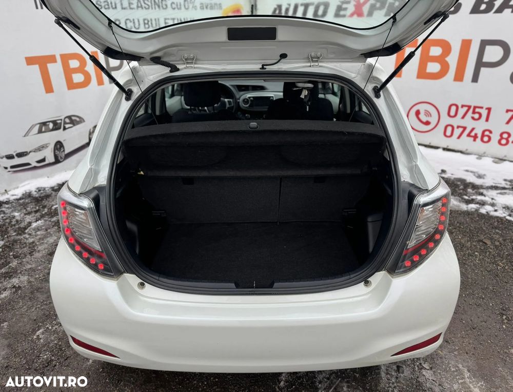 Toyota Yaris 1.5 VVT-i Lounge - 29