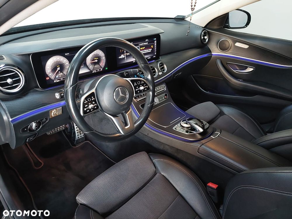 Mercedes-Benz Klasa E 220 d 4-Matic 9G-TRONIC - 20