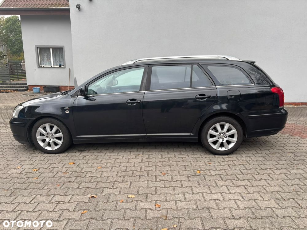 Toyota Avensis - 12