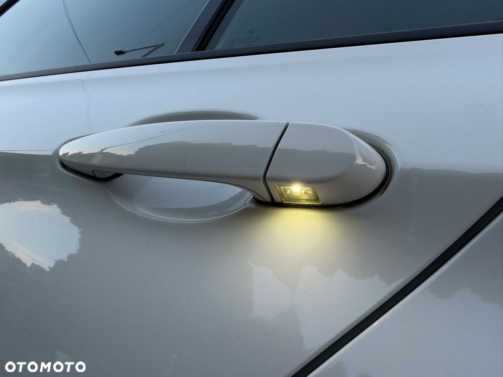 BMW Seria 3 320d DPF Edition Sport - 38