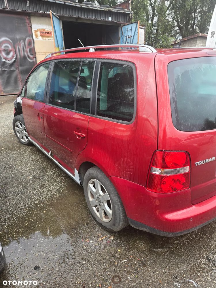 Volkswagen Touran 2.0 TDI Trendline DSG - 4