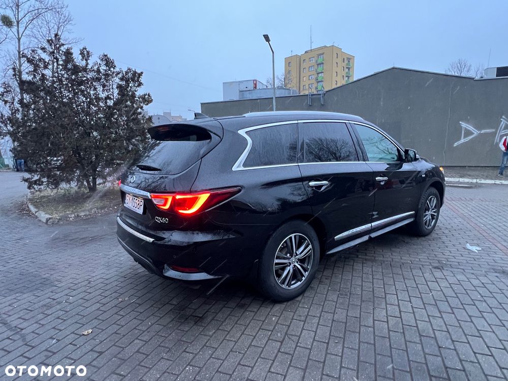 Infiniti Q60 - 8