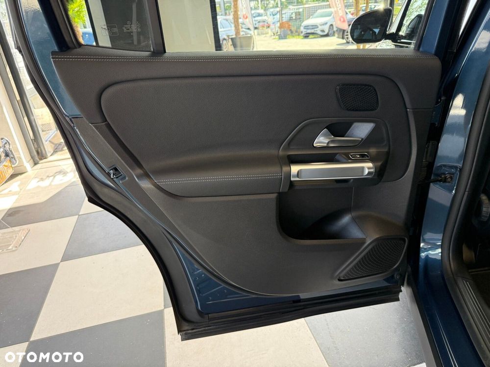 Mercedes-Benz GLB - 12