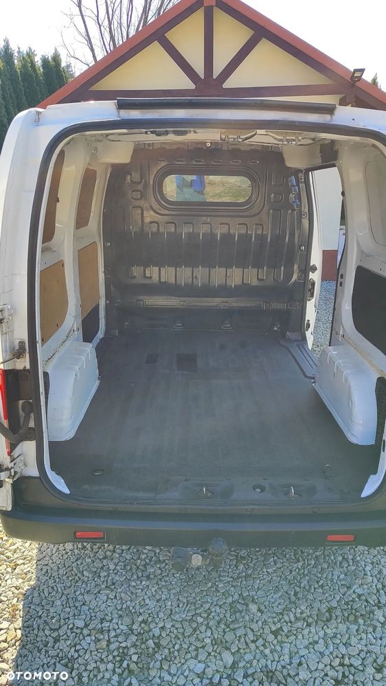 Nissan NV 200 - 25