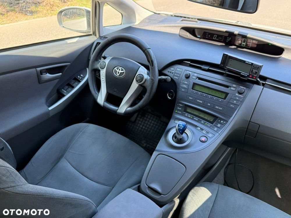 Toyota Prius 1.8 HSD Active - 28