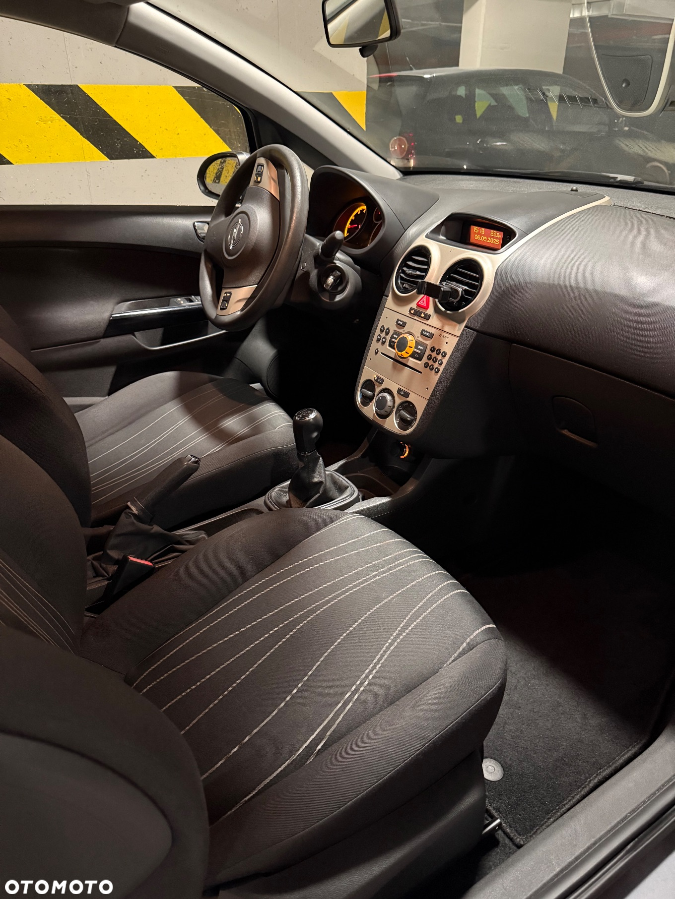 Opel Corsa 1.4 16V Cosmo - 11