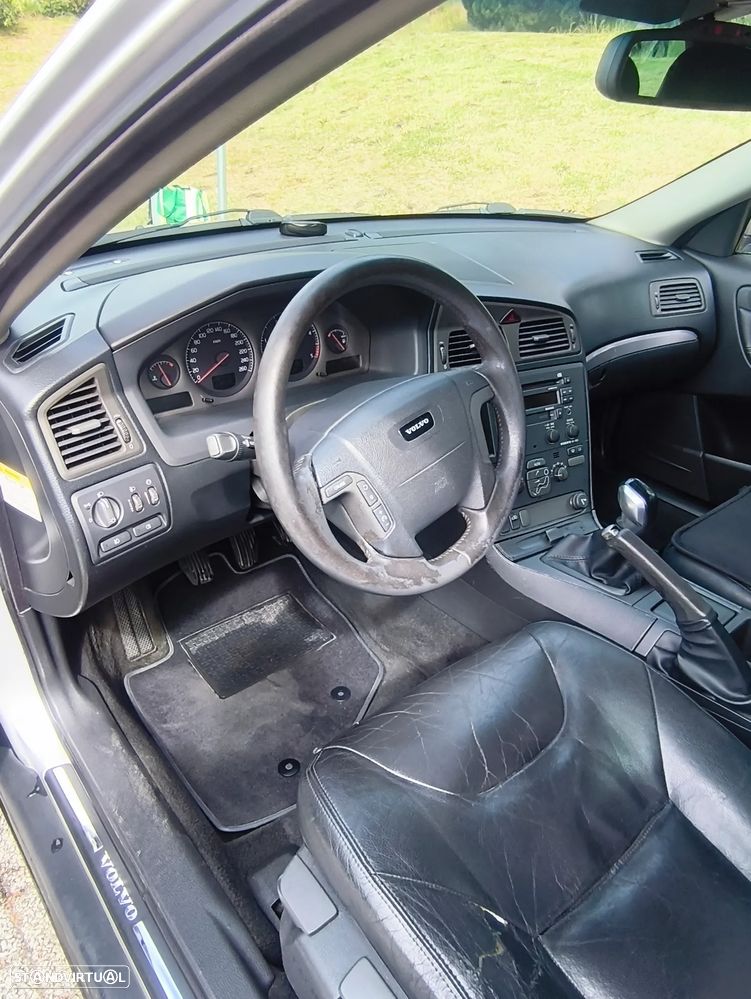 Volvo V70 2.4 D5 - 25