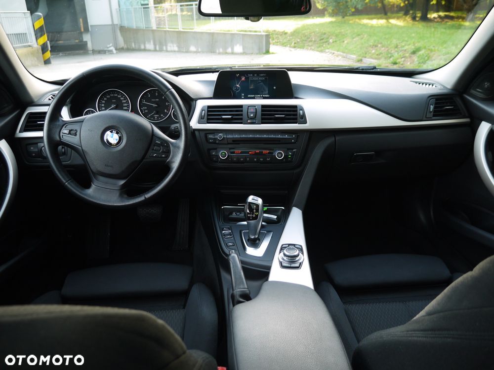 BMW Seria 3 320d Touring Efficient Dynamics Edition - 20
