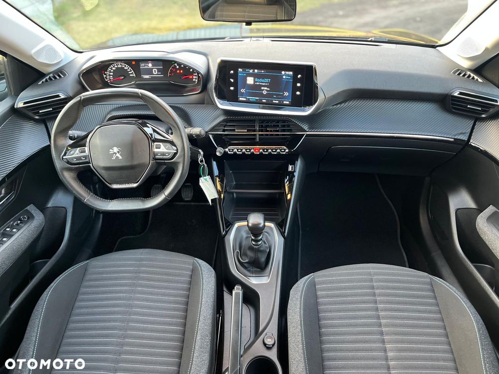 Peugeot 208 - 8