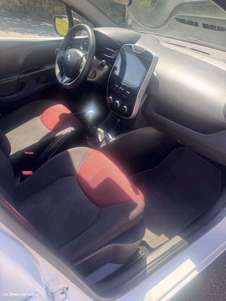 Renault Clio 1.2 SE Storia Confort - 11