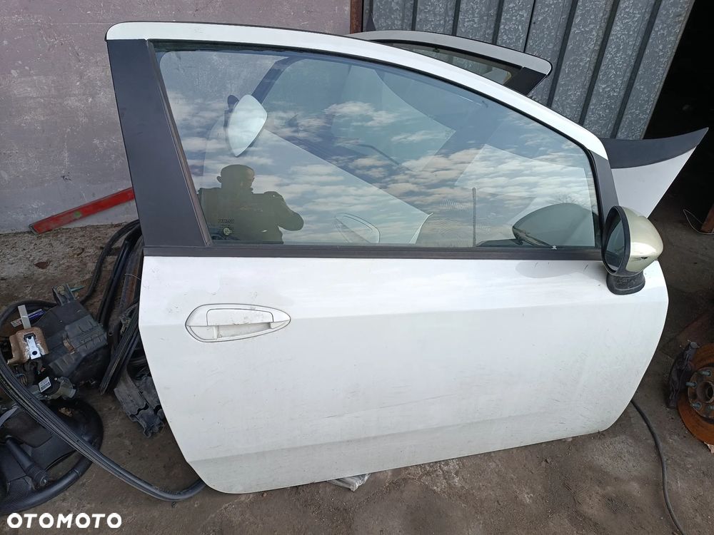 FIAT GRANDEPUNTO PUNTO II 2009R DRZWI PRZEDNIE PRAWE BIAŁE KOMPLETNE 3-DRZWI - 1