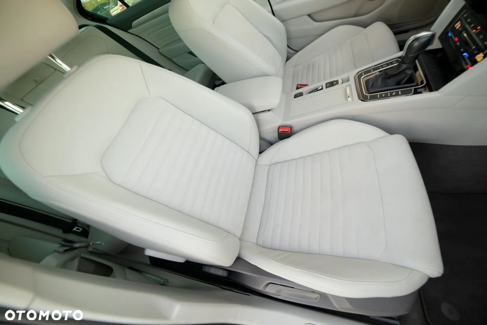 Volkswagen Passat 2.0 TDI EVO Elegance DSG - 39