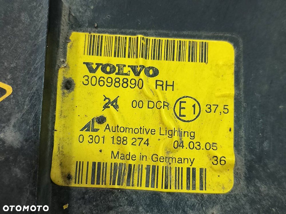 LAMPA PRZÓD PRAWA VOLVO V50  30698890 RH       0301198274 - 8