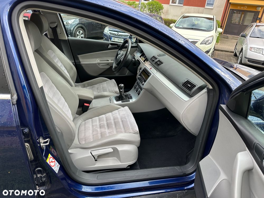 Volkswagen Passat Variant 1.8 TSI Highline - 17