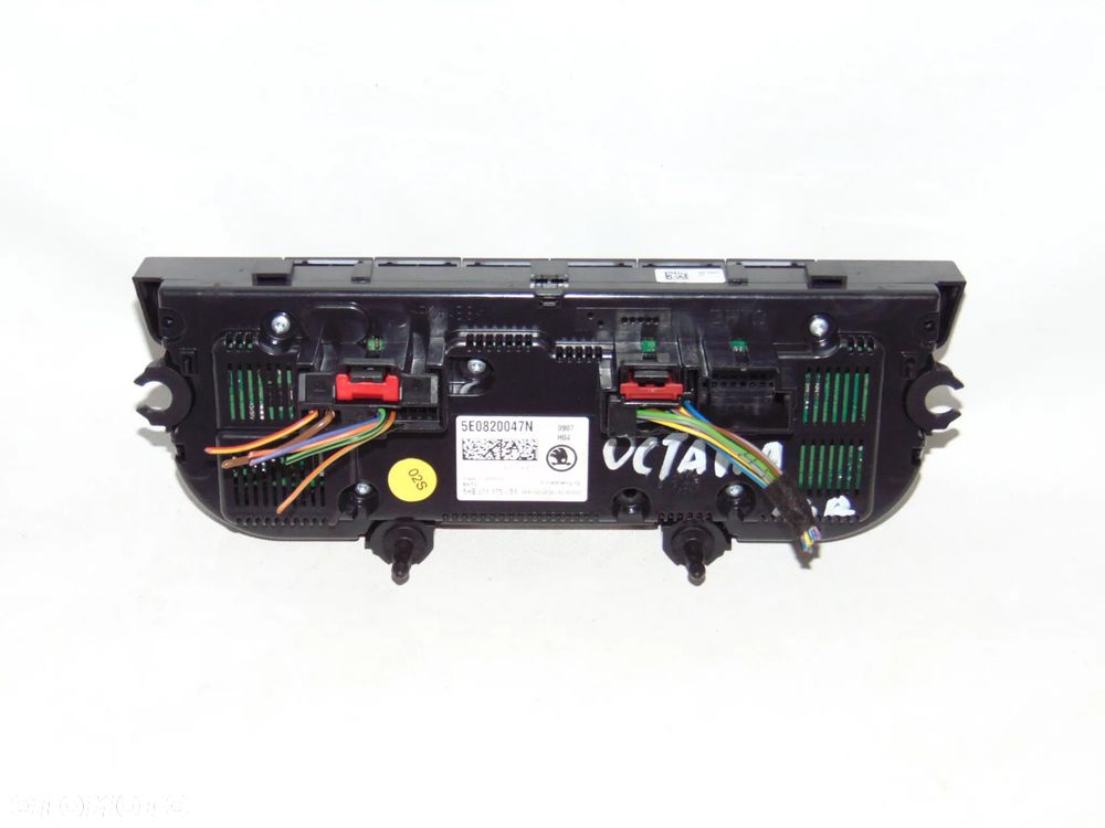 Panel przełącznik nawiewu klimatyzacji 5E0820047N Skoda Octavia III - 9