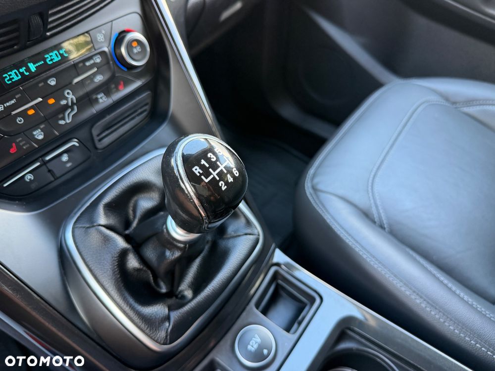 Ford Kuga 2.0 TDCi AWD Titanium - 32