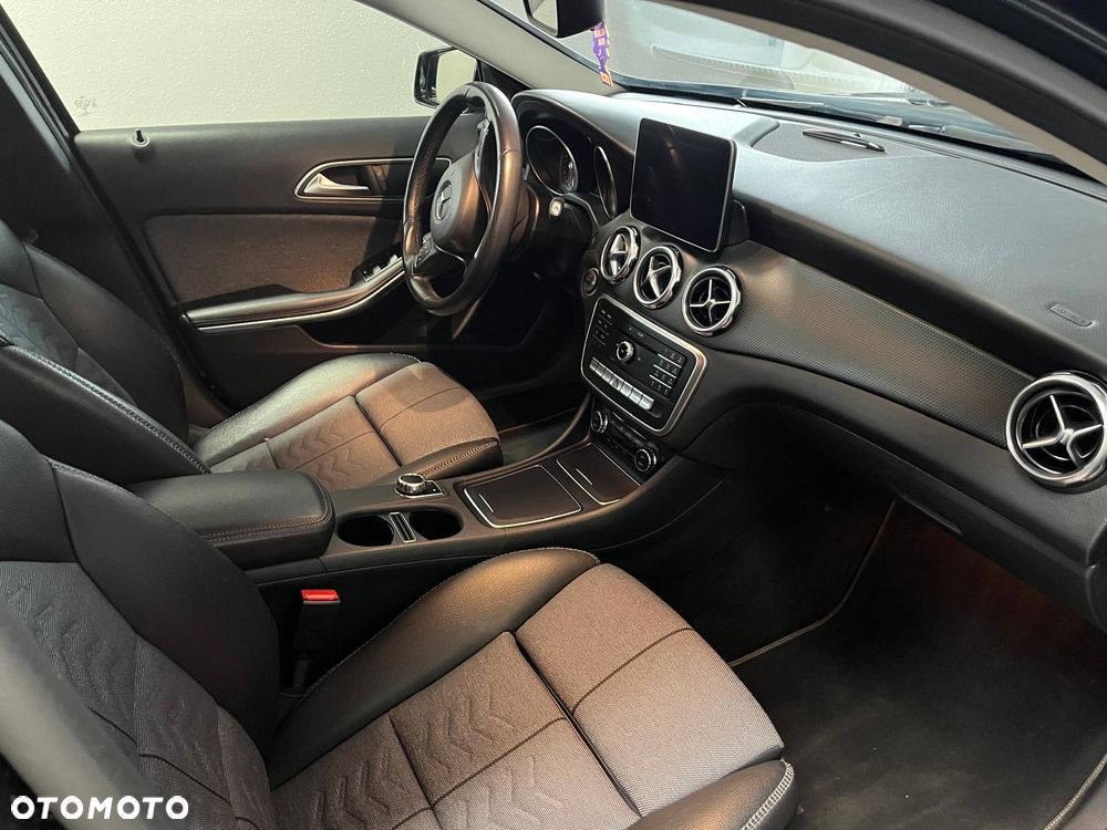 Mercedes-Benz GLA 180 7G-DCT Style - 4