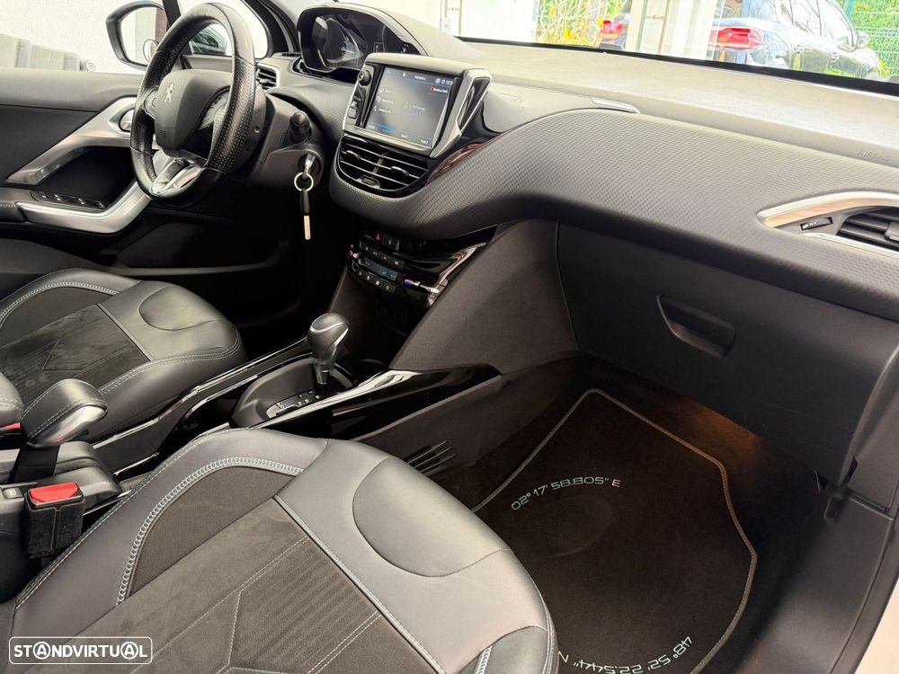 Peugeot 2008 1.2 PureTech Allure Pack EAT8 - 11