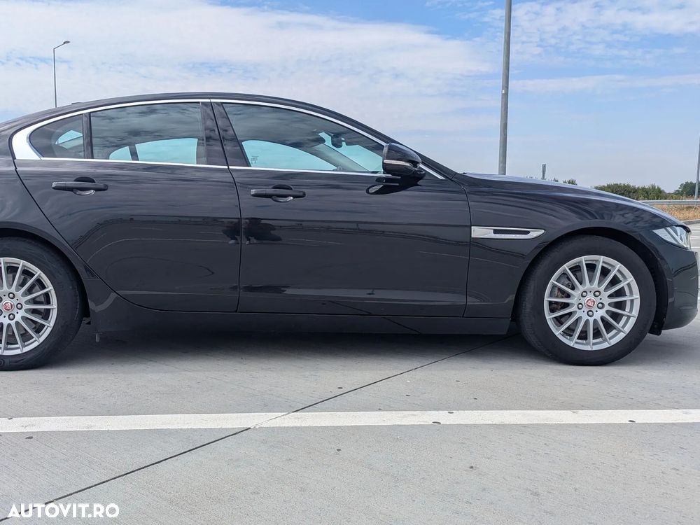 Jaguar XE 2.0 Prestige - 4