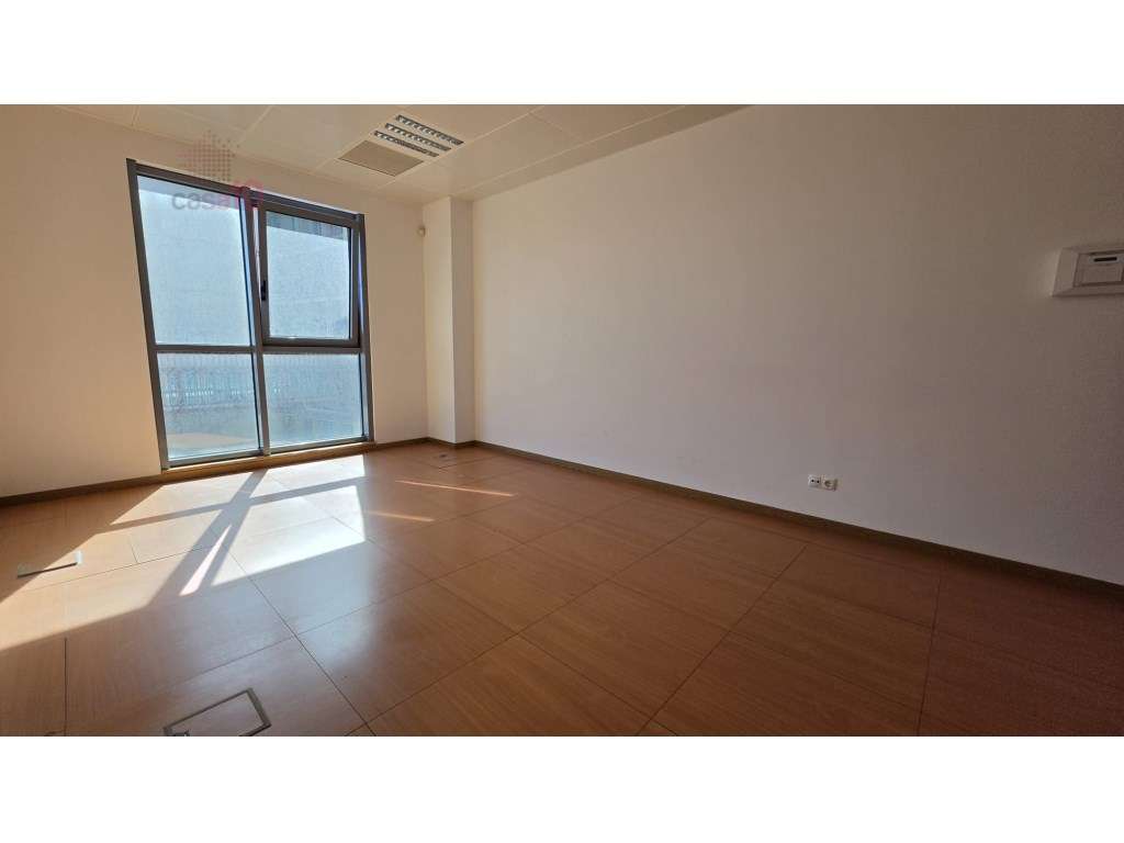 Arrenda-se Escritório Edificio Panoramic, Parque das Nações - Grande imagem: 2/9