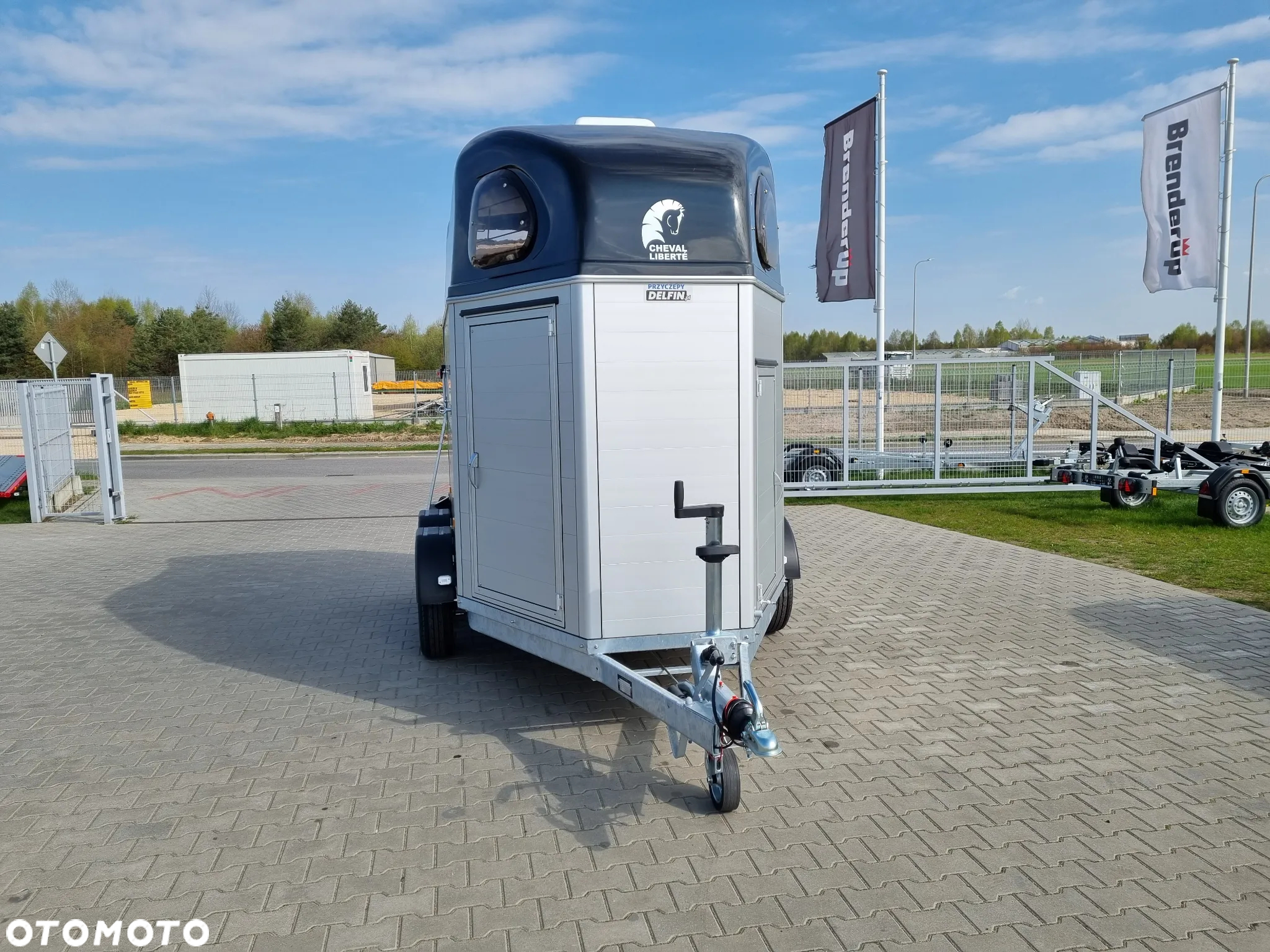 Cheval Liberte Gold First Alu + siodlarnia przyczepa dwukonna - 2