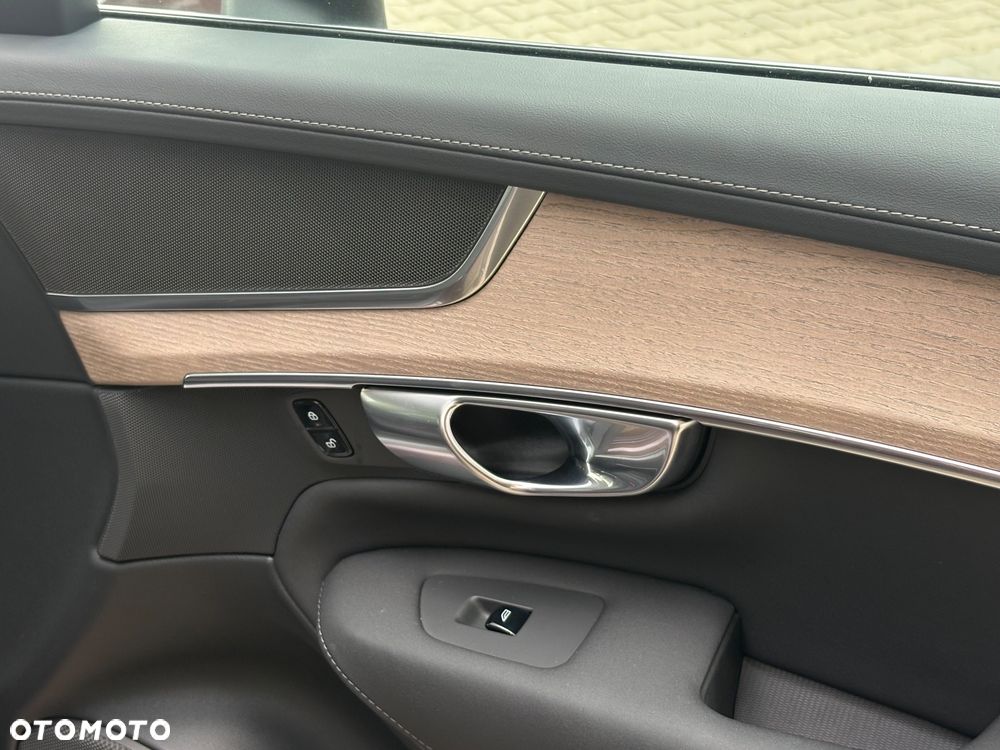 Volvo XC 90 B5 B AWD Ultimate Dark - 24