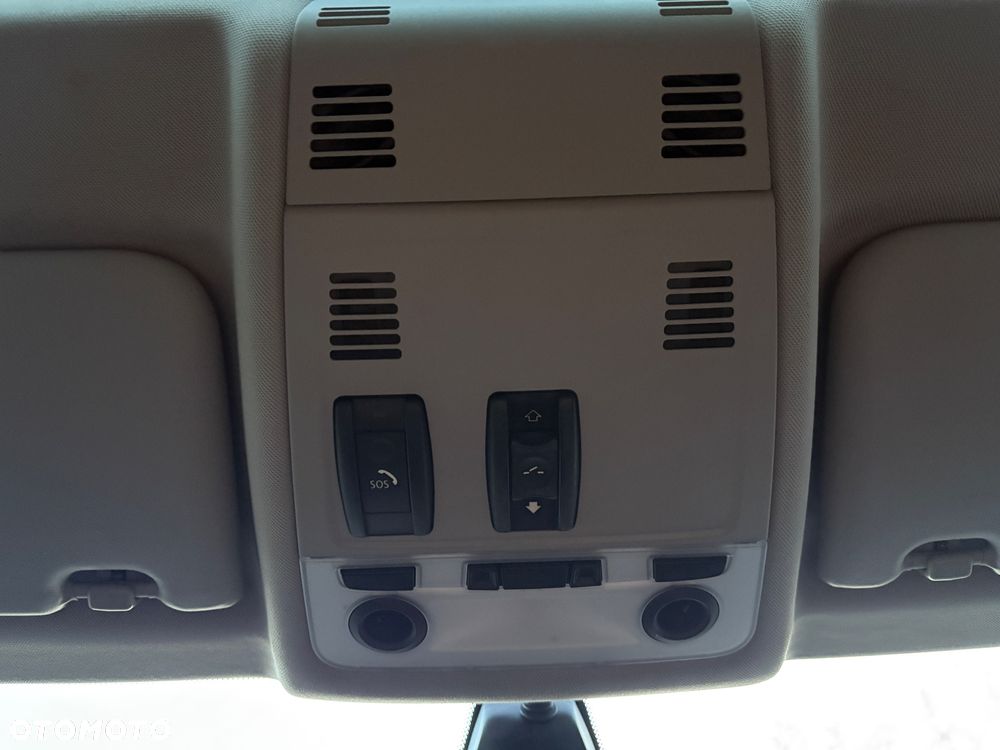 BMW Seria 3 318d Touring Luxury Line - 11