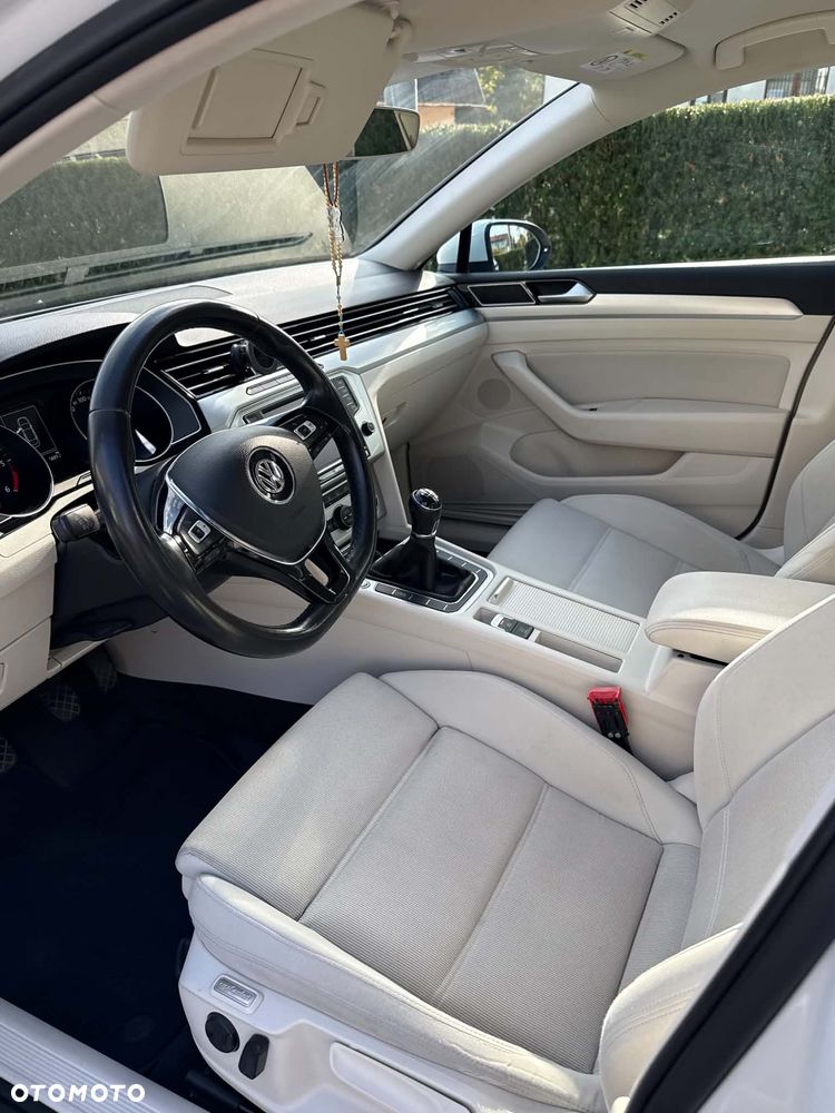 Volkswagen Passat 2015 photo 2