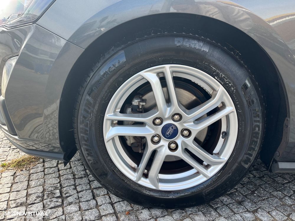 Ford Focus 1.0 EcoBoost Business - 16