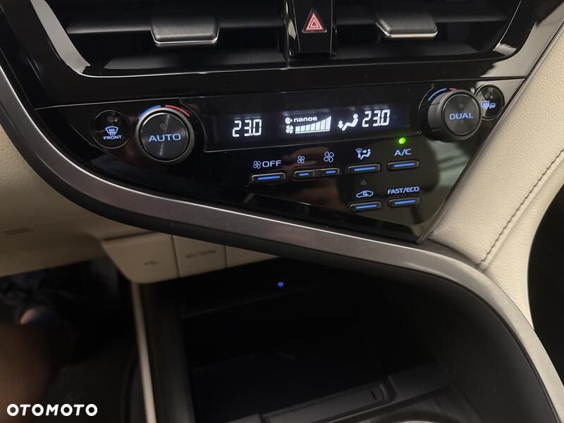 Toyota Camry 2.5 Hybrid Executive CVT - 17