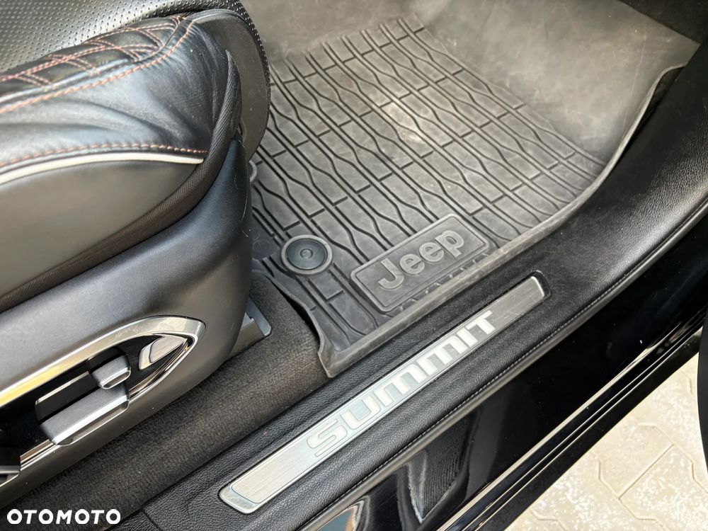 Jeep Grand Cherokee - 37