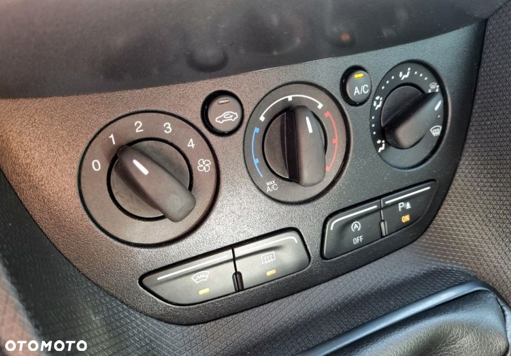 Ford Transit Connect - 36