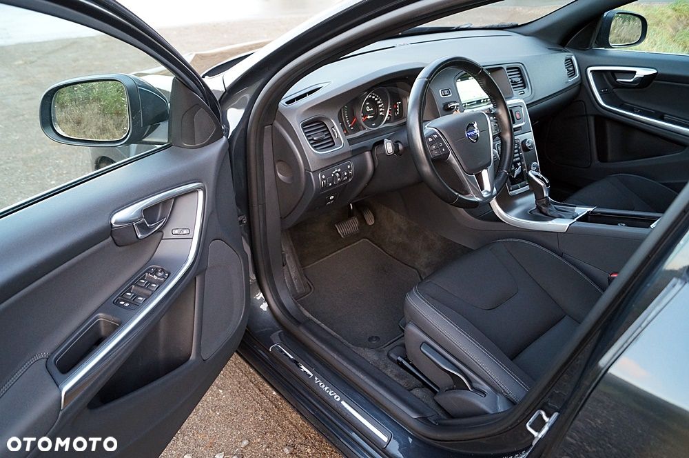 Volvo V60 D4 Geartronic Summum - 17