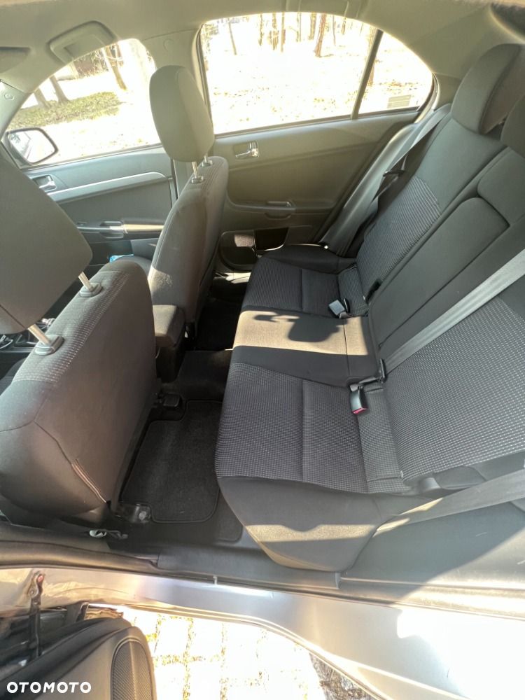 Mitsubishi Lancer 1.8 Invite - 6
