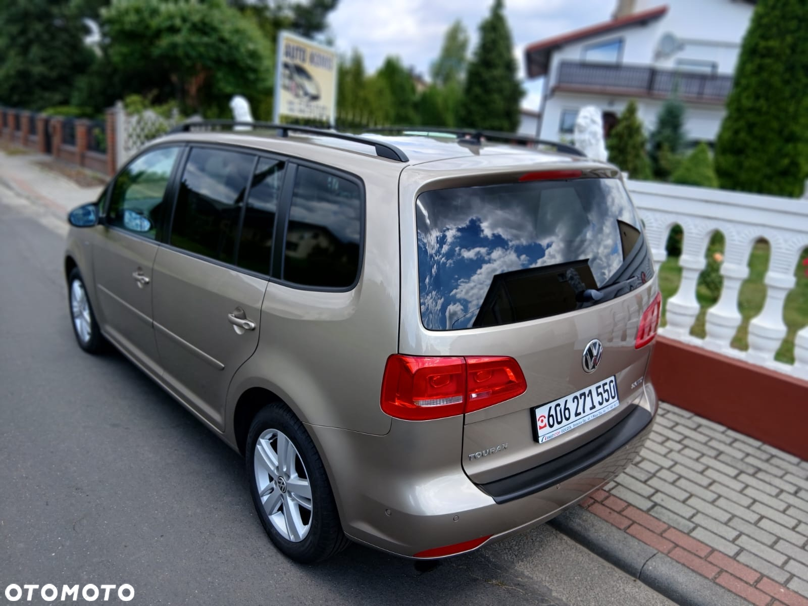 Volkswagen Touran 2.0 TDI DPF MATCH - 6