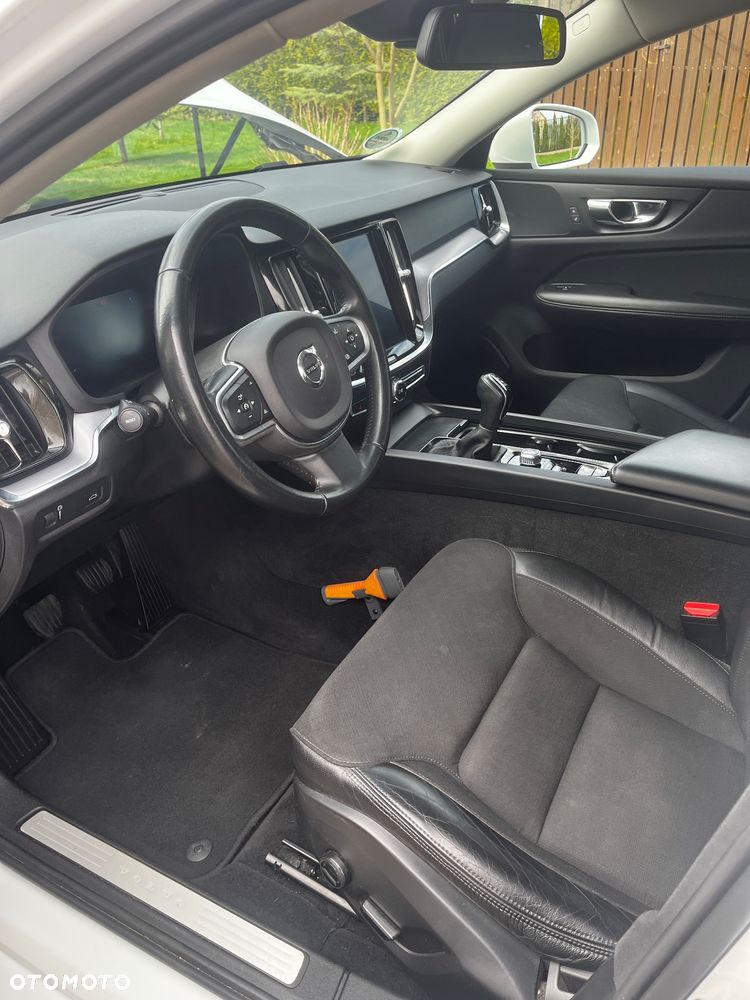 Volvo V60 D3 Momentum Core - 11