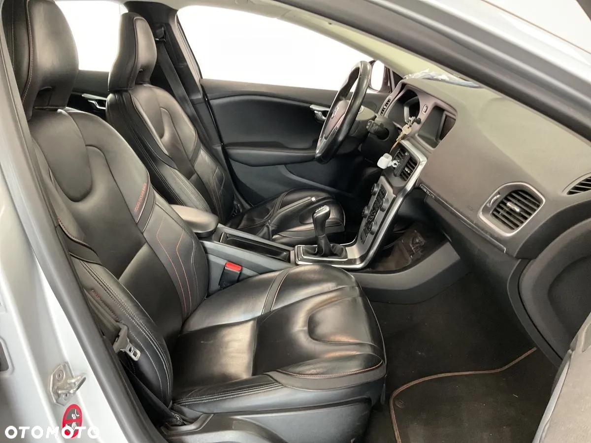 Volvo V40 Cross Country - 14