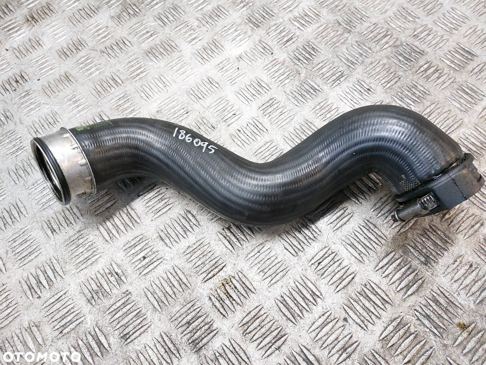 PRZEWÓD POWIETRZA INTERCOOLERA AUDI A4 B7 2.0 TDI 8E0145737E - 1