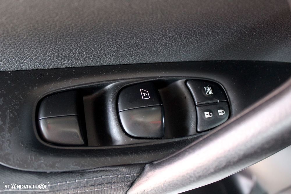 Nissan Qashqai 1.5 dCi N-Connecta - 17