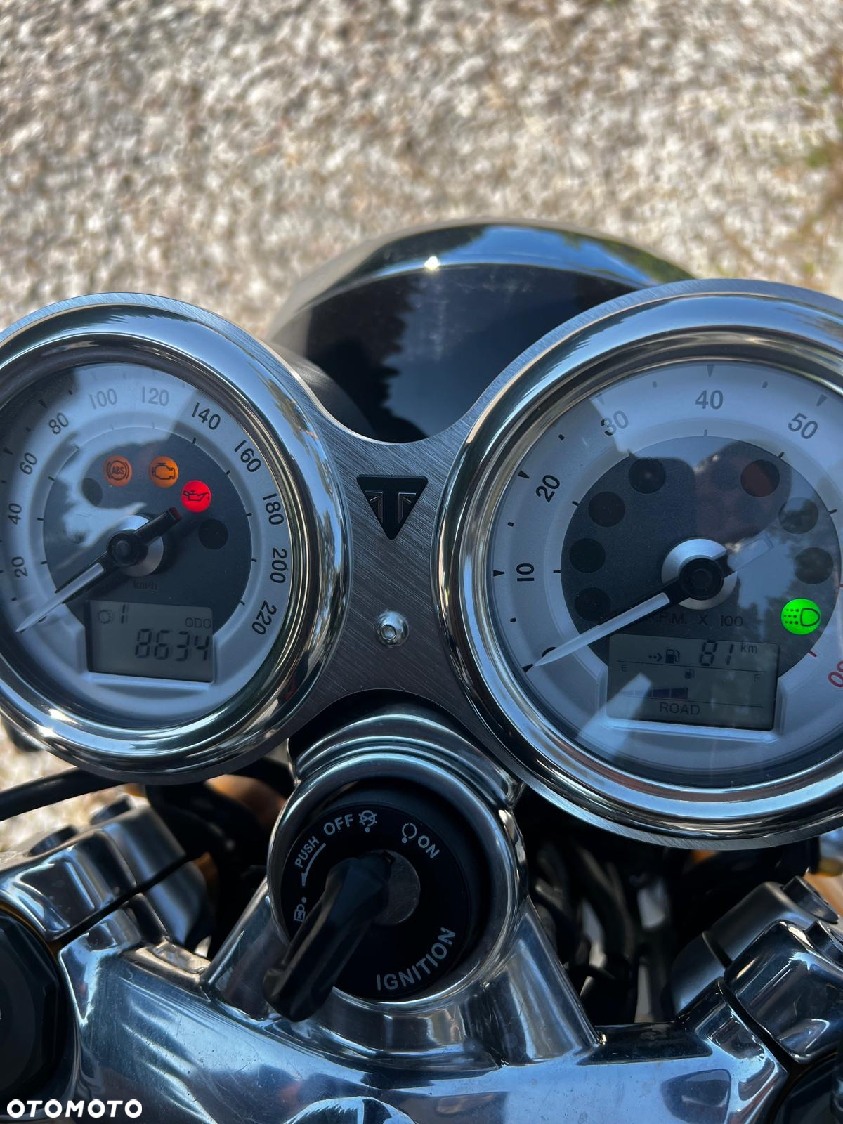 Triumph Thruxton - 9