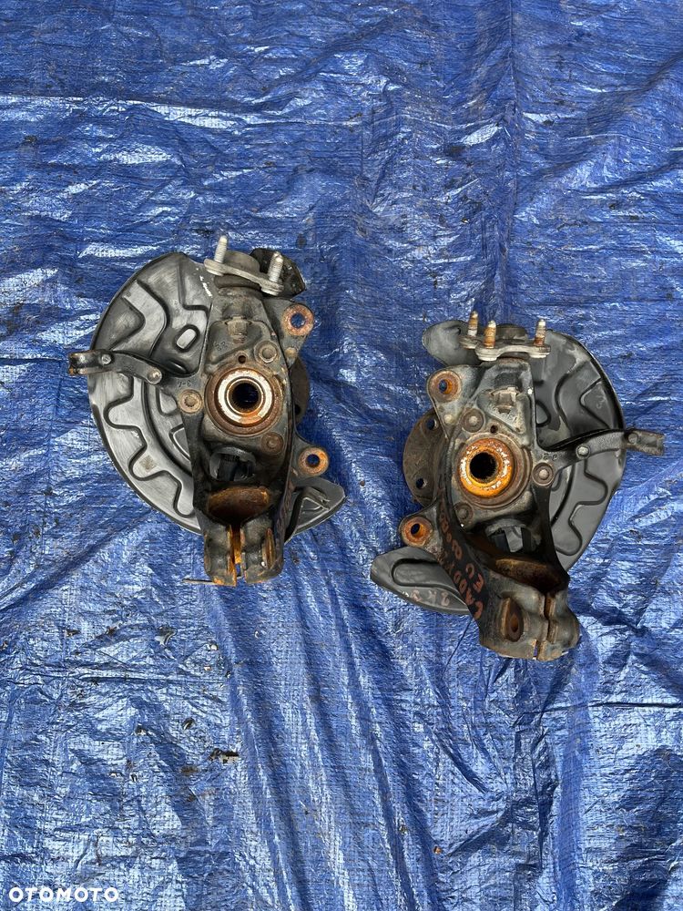ZWROTNICA  VW CADDY 2K7 LEWA PRAWA ZWROTNICA FORD CONNECT  5R3407256 A 5R3407255 A - 3