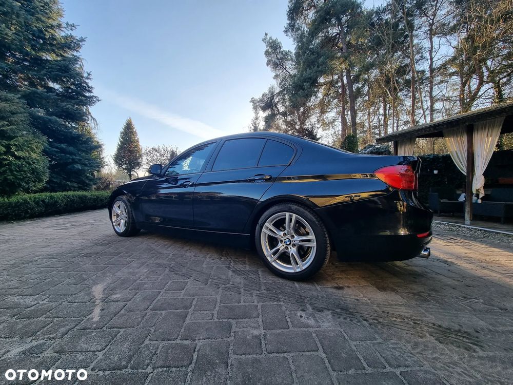 BMW Seria 3 328i Sport Line - 13