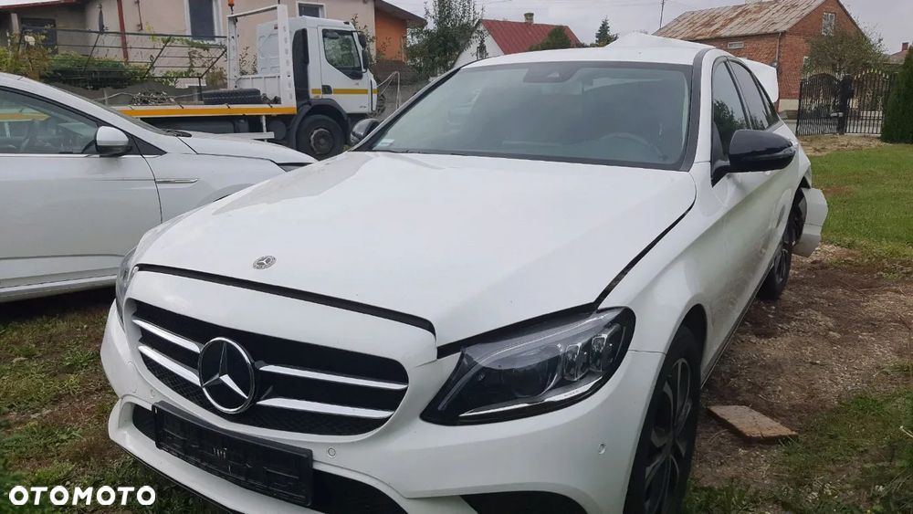 Mercedes-Benz Klasa C 200 4Matic 9G-TRONIC Exclusive - 3