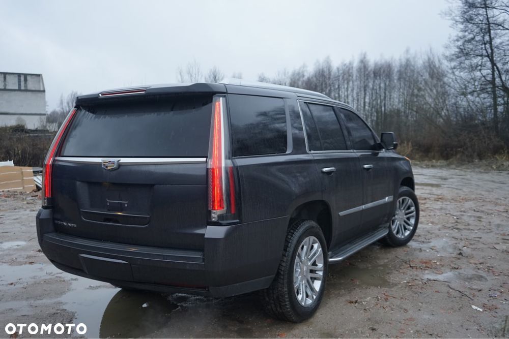Cadillac Escalade - 7